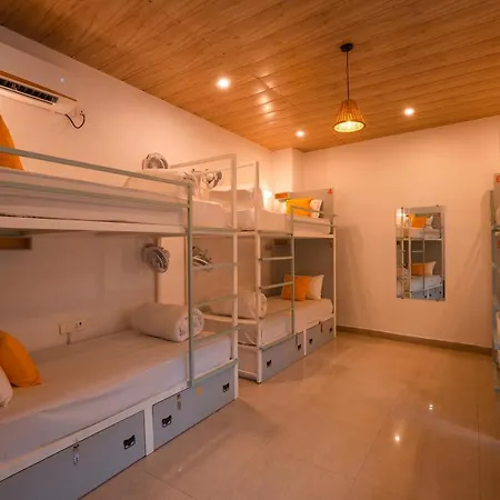 Zostel Rishikesh, Laxman Jhula Hostel Exterior photo