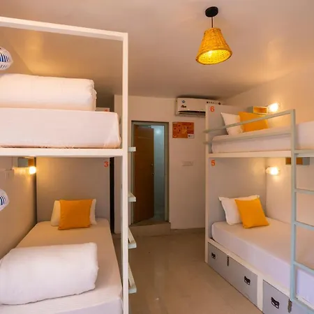 Zostel Rishikesh, Laxman Jhula Hostel Exterior photo