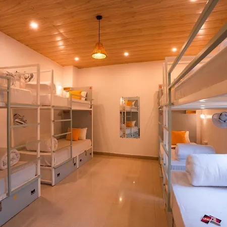 Zostel Rishikesh, Laxman Jhula Hostel Exterior photo