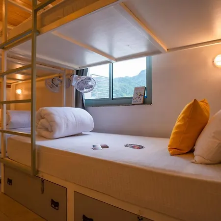 Zostel Rishikesh, Laxman Jhula Hostel Exterior photo