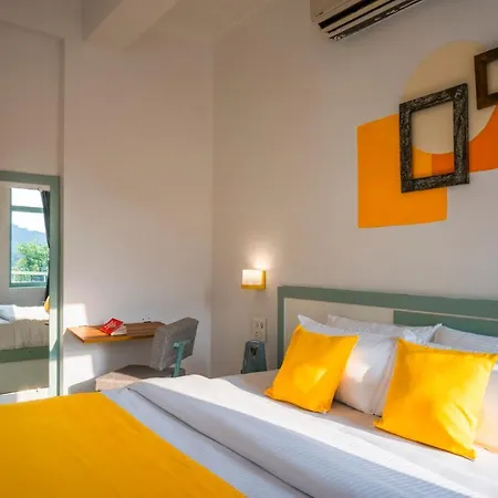 Zostel Rishikesh, Laxman Jhula Hostel Exterior photo